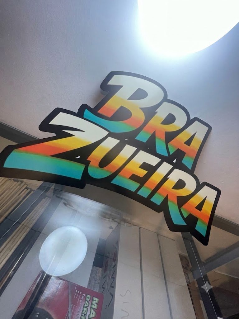 Adesivo personalizado com recorte e aplicação profissional